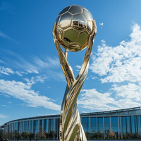 2025 parc décor sportif Statue taille personnalisée argent en acier inoxydable Football Statue Sculptures