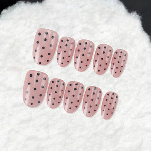Unghie Finte Rosa a Pois, Unghie Finte Rosa Nude con Puntini Neri, Unghie Finte Dolci Retrò Scintillanti per Donne - Product Image 5
