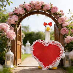 Trajes para el porche: Disfraz de corazón de San Valentín con sombrero de lazo, ropa para estatuas de gansos de jardín, decoración para patio y jardín. - Product Image 5