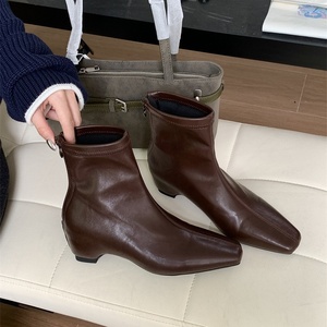 Nouvelles <span class=keywords><strong>Bottines</strong></span> Femme 2025 Style Français à Bout Carré et Talon Épais, Collection Automne/Hiver et Été – Bottes Tendance Cheryl Evergreen - Product Image 2