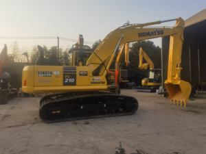 รถขุดตีนตะขาบ Komatsu PC210 มือสอง ราคาถูกที่สุด รถขุดไฮดรอลิก 1.0 ลบ.ม. คุณภาพดี - Product Image 4