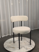 Table et chaises de salle à manger pour café et banquet, avec cadre en acier noir, dossier rond texturé ondulé, design direct usine
