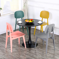 Chaise de salle à manger en plastique polypropylène de fabrication de meubles de restaurant de café bon marché nordique minimaliste extérieur
