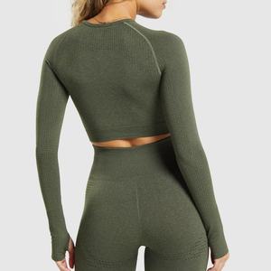 Haut de sport à manches longues et ajusté pour femme avec logo personnalisable, idéal pour le yoga et l'entraînement, et débardeur de yoga élastique pour femme - Product Image 2