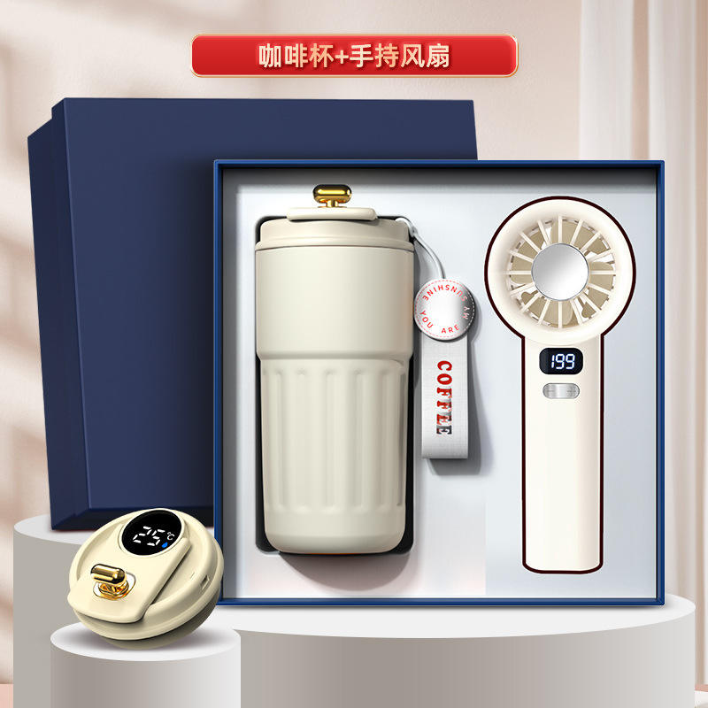 ชุดเซ็ตสองชิ้นสีขาว: แก้วกาแฟลายพัด