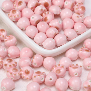 Vente en gros de perles de patte de chat 3D porte-clés perles d'espacement en céramique colorées pour bijoux à bricoler soi-même - Product Image 2
