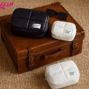 กระเป๋าเครื่องสำอางสุดหรูสีชมพูลายควิลท์พร้อมโลโก้ที่กำหนดเอง - Product Image 6