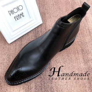 Nouvelles bottes Chelsea rétro anglaises en cuir véritable pour hommes - bottes brodées à bout pointu en cuir véritable - Product Image 4