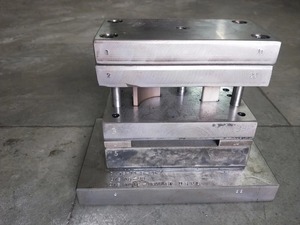 Outils de presse à matrices progressives d'excellente qualité pour composants en tôle disponibles à un prix compétitif - Product Image 3