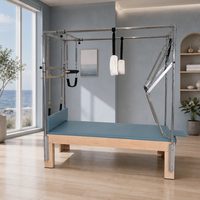 Table trapèze Cadillac en bois d'érable bleu ardoise, avec pieds fendus et plateau plat antidérapant, pour la maison contemporaine et l'entraînement en club