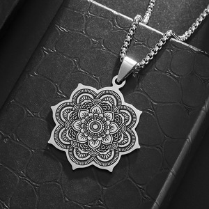 Collar de Loto de Acero Inoxidable, Colgante de Flor Mandala Vintage, Cadena de Acero de <span class=keywords><strong>Titanio</strong></span> Resistente al Deslustre, Gargantilla para <span class=keywords><strong>Hombre</strong></span> y Mujer - Product Image 3