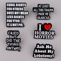 Broches en émail personnalisées en gros avec slogans amusants, broches en métal noires et blanches avec citations, badges pour sacs à dos et vêtements