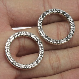 Anillo de cuerda de trigo trenzada 24x24mm de aleación de zinc plateado antiguo, eslabón circular cerrado para tejido de <span class=keywords><strong>atrapasueños</strong></span> bohemio - Product Image 1
