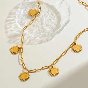 Collier pendentif soleil élégant pour femmes en acier inoxydable 304 plaqué or véritable 18 carats, chaîne serpent avec fermoir à homard, bijoux simples - Product Image 4