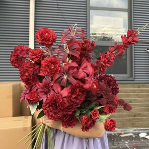 Decoración de Boda con Flores de Plástico Suave Hechas a Mano en Rojo con Diseño de Rosa para Salón - Product Image 1