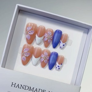 Fleurs en relief 3D rose <span class=keywords><strong>pastel</strong></span> et lilas violettes peintes à la main avec des pois, ongles faits main de style français - Product Image 1