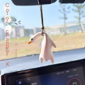 Nuevo Diseño, Juguete Colgante para Coche con Forma de Pato Asado que Cambia de Color al Sol, Popular para Jugar al Aire Libre - Product Image 1