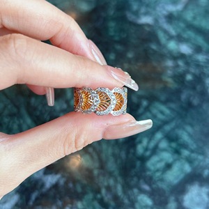 Anillo Hueco de Oro Tallado con Patrón Tejido de Lujo Ligero Vintage, Plata S925 Chapada en Oro, Estilo Tela, Diseño de Encaje, Incrustaciones Finas - Product Image 1