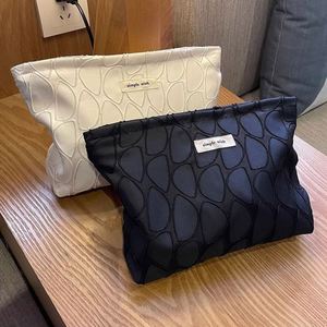 Women's Fashion Letter Pattern Canvas Lightweight Large Capacity <b>Travel</b> Storage Makeup Bag Clutch <b>Handbag</b> Zipper Closure No - Product Image 3