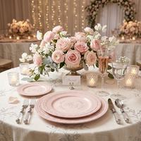Assiettes de présentation élégantes en dentelle rose pour mariage, vente en gros, service de vaisselle en céramique rose blush, assiette de dîner ronde en porcelaine gaufrée
