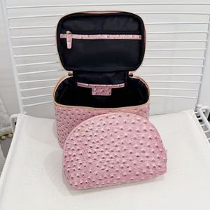 Juego de Bolsas de Maquillaje 2 en 1 de Piel Sintética con Textura de Avestruz, Color Rosa, de Lujo, para Viaje, Cosméticos y Artículos de Aseo, para Mujer - Product Image 4