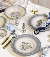 Service de table en céramique bleu floral peint à la main, style crème, avec bord festonné, idéal pour la restauration à la française et les cadeaux