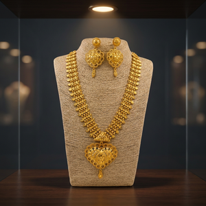 Parure de mariage indienne sud-est duvilloise en laiton plaqué or, design tendance orthodoxe avec fermoir, comprenant collier long, boucles d'oreilles et bague - Product Image 3