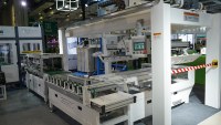 Machine d'emballage et de scellage de sols entièrement automatique à grande vitesse pour revêtements de sol en vinyle SPC