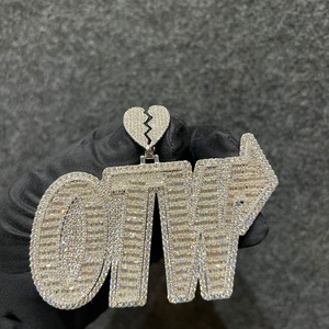 Colgante de Letra Personalizado VVS Baguette con Nombre, Diamantes Moissanita Iced Out, Plata 925, Lujo Hip Hop - Product Image 3