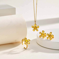 Set Perhiasan Kalung Liontin Bunga Batu Alam Lapis Emas 18k Trendy dari Baja Anti Karat, Anting Tusuk, dan Cincin Terbuka