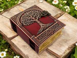 Carnet en cuir Arbre de Vie, Grimoire Celtique Livre des Ombres, Journal à bords festonnés vintage, Cadeau sorcière - Product Image 1