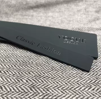 Dropshipping marque de luxe vêtements noirs sac à chaussures vêtement Logo vêtements personnalisé papier recyclé étiquette volante avec logo personnalisé