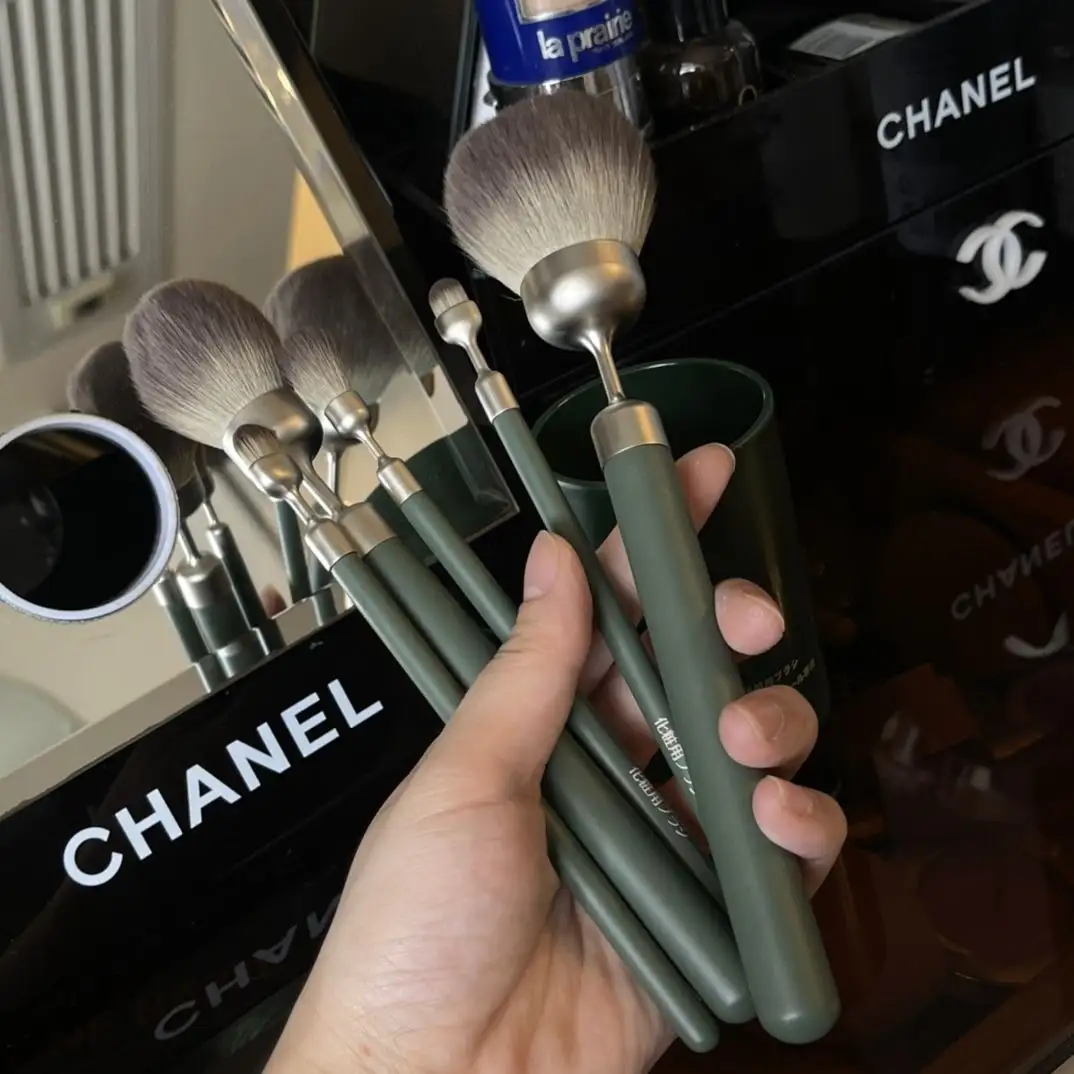 Promotion 5pcs Professional Makeup Brush with Eco Cylinder Premium Synthetic Foundation Powder Concealer Makeup Brush Set