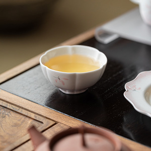Taza de Té de Cerámica Guanlan, Taza Maestra de Seis Pétalos, Pintada a Mano con Orquídeas Rosas, Juego de Té Kung Fu de Porcelana, Estilo Tradicional Chino - Product Image 1