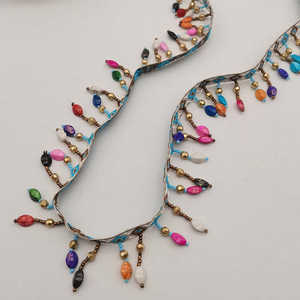 Dentelle de costume ukrainien traditionnel avec garniture de gland perlé coloré et pierre pour costumes et robes - Product Image 4