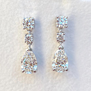 Eleganti Orecchini a Goccia Classici per Fidanzamento da Donna, Gioielli da Sera Nuziali in Rame con Pietre Scintillanti di Lusso Leggero - Product Image 1