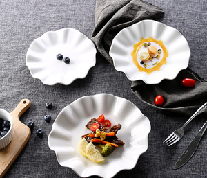 Assiette en céramique blanche pure en forme de feuille de lotus, assiette créative pour soupes et fruits, logo personnalisé pour restaurant, hôtel, mariage, vente en gros - Product Image 5