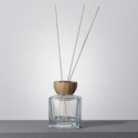 Bouteilles diffuseurs d'aromathérapie carrées en verre sans plomb, personnalisables en usine, 50ml-300ml, options carrées, couleurs et logos personnalisés disponibles