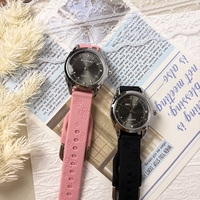 Nouvelle Arrivée Montre Digitale à Quartz pour Femme Style Frais Bracelet en Silicone Vente en Gros Directe d'Usine Grand Cadran