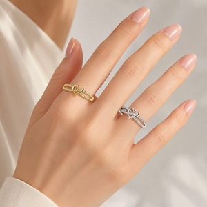 Anello minimalista con nodo a croce, regalo per donna per l'uso quotidiano o per feste - Product Image 3