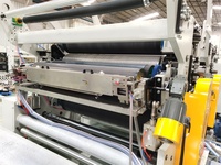 Machine de pliage de mouchoirs en V entièrement automatique haute performance avec système de transfert intérieur automatique 130 m/min Fonctions complètes