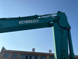 Excavatrice hydraulique Kobelco SK200 d'occasion, chantier de construction lourd, travaux de terrassement, machine efficace et durable en stock - Product Image 6