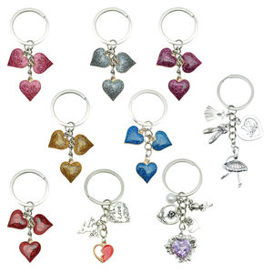 Llavero de Corazón con Diseño de Purpurina y Goteo de Aceite, Regalo Retro para Parejas, San Valentín, Lujoso, con Tres Corazones en 3D - Product Image 6