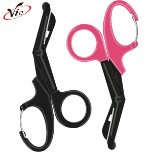 Ciseaux médicaux Vic en acier inoxydable à bord dentelé <span class=keywords><strong>de</strong></span> sécurité, avec porte-badge rétractable, pour pansements - Product Image 1