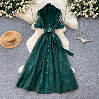 Robe élégante décontractée pour femme en dentelle à manches courtes, coupe trapèze, avec col à revers, ceinture et boutons, idéale pour les fêtes et le quotidien