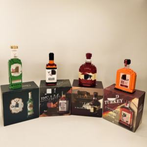 <span class=keywords><strong>D</strong></span>écoration de bar DIY : Ensemble de blocs de construction en plastique en forme de brique pour bouteille de whisky personnalisée – Cadeau <span class=keywords><strong>d</strong></span>'anniversaire pour adulte, idéal pour l'affichage - Product Image 1