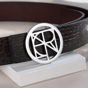 Nueva hebilla de cinturón minimalista de acero inoxidable con diseño creativo hueco y logotipo redondo, pedido mínimo de una pieza. - Product Image 4
