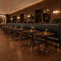Ensemble de mobilier de restaurant Ron Group : Banquette en cuir à dossier haut, table en bois personnalisée, chaise commerciale rembourrée avec structure en bois