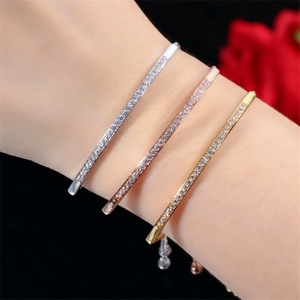 Conjunto de Pulseras de Diamantes en Oro, Plata y Oro Rosa, Tres Piezas, Cadena Curva Ajustable, para Uso Diario de Mujer - Product Image 4