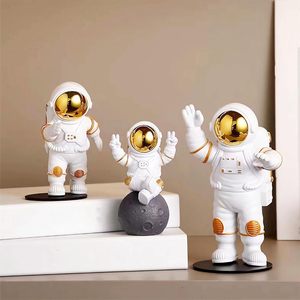 Juego de 3 estatuas de astronauta blanco dorado, figuritas de Escultura del espacio exterior para decoración del hogar, adornos para pasteles - Product Image 1